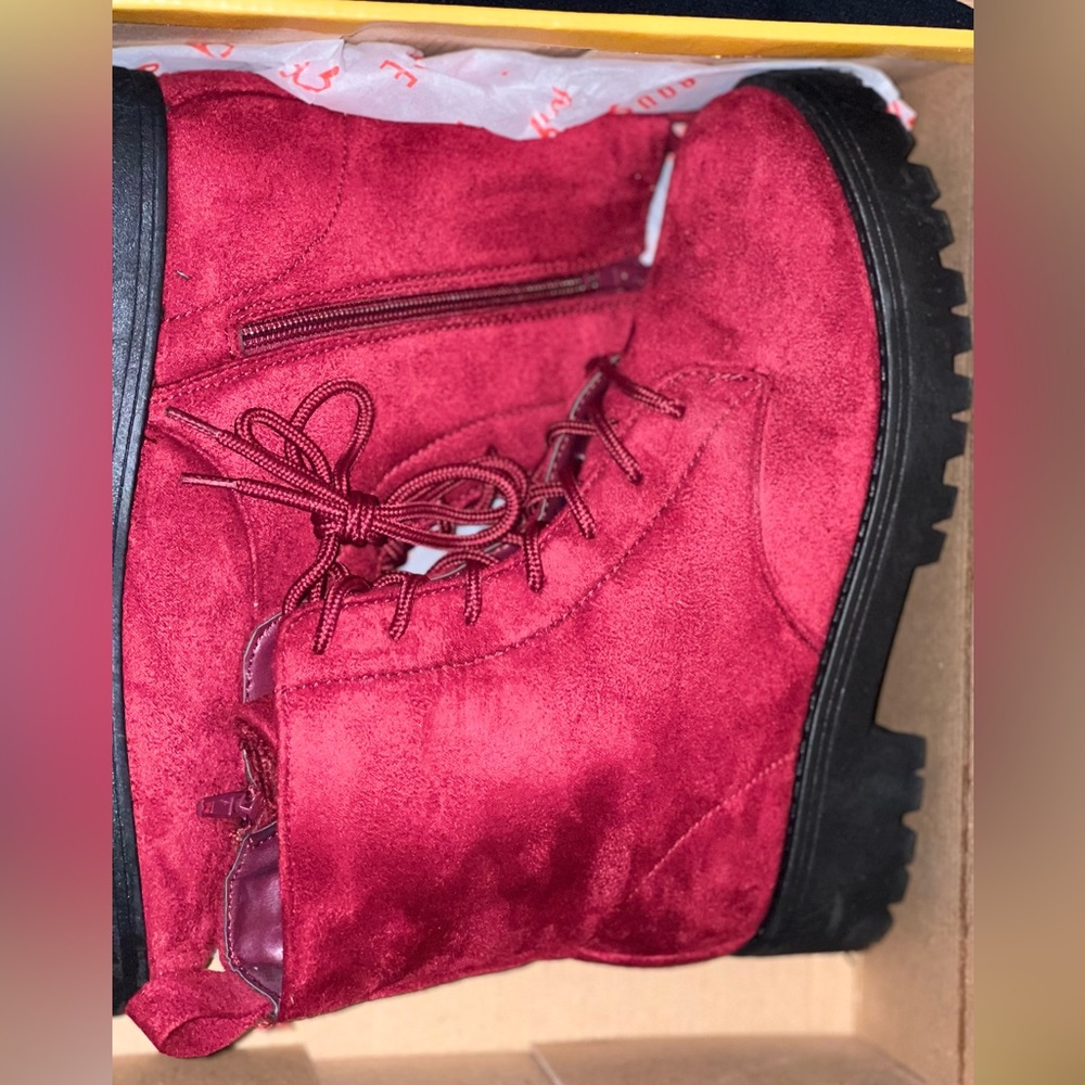 Women burgundy size 7.5